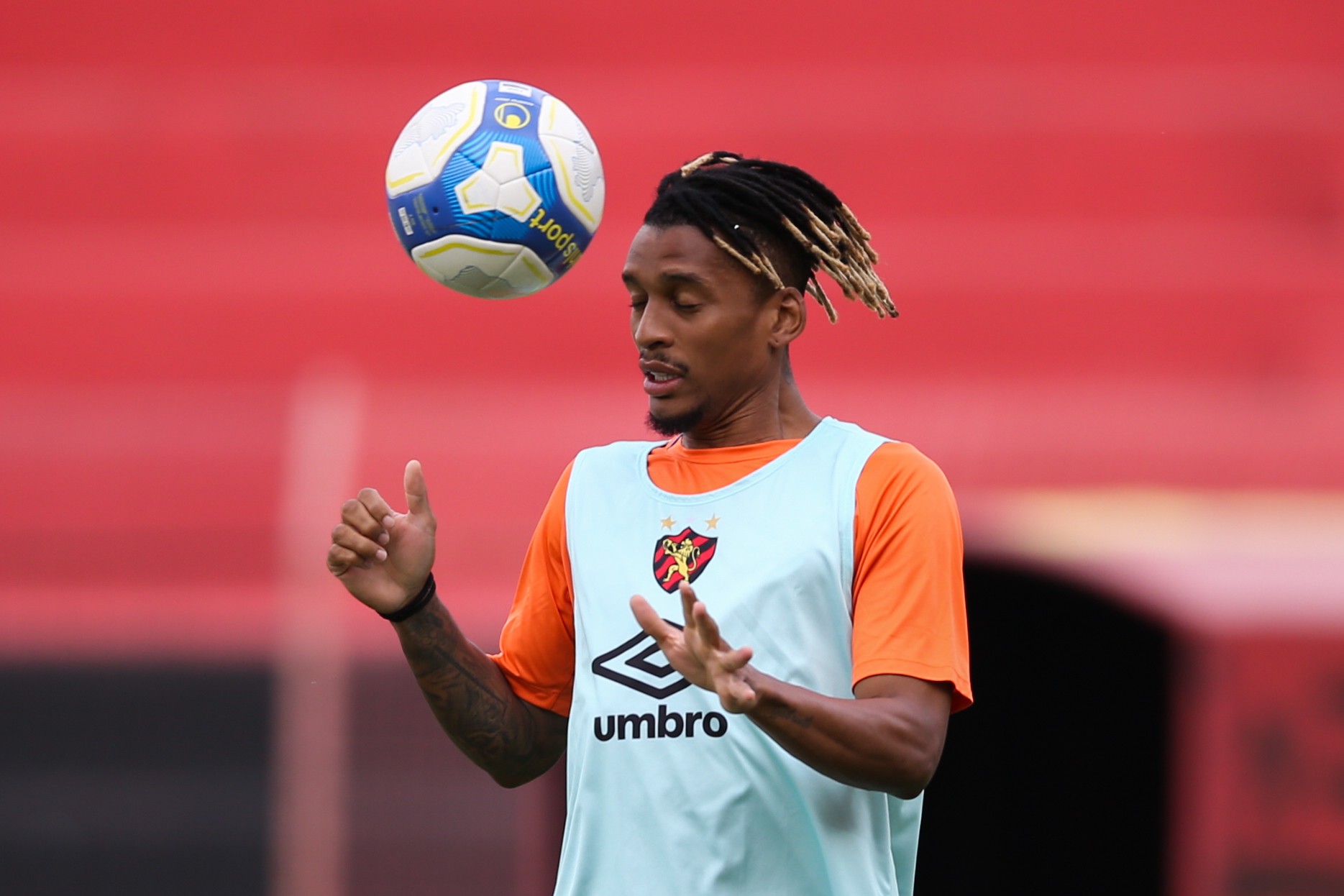 Sport e América-MG negociam transferência de Dalbert