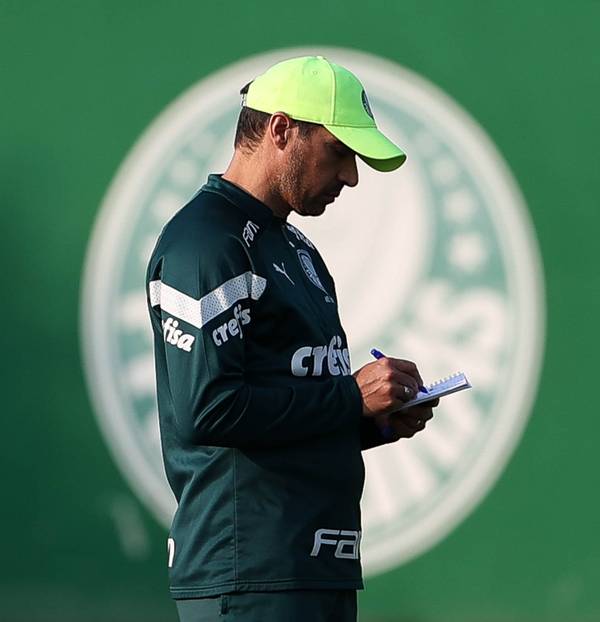 Palmeiras enfrenta Flamengo mirando a liderança do Brasileiro