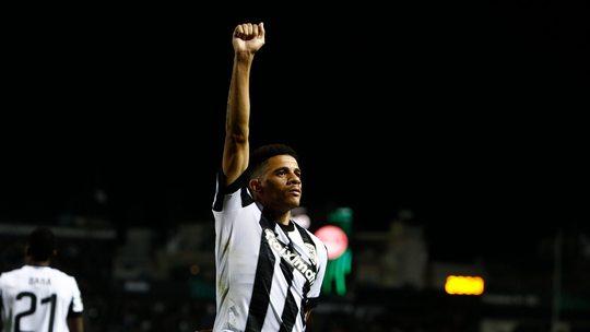 Taison diz que volta ao Inter depende só do clube e revela detalhes de saída conturbada - Foto: (PAOK FC/Divulgação)