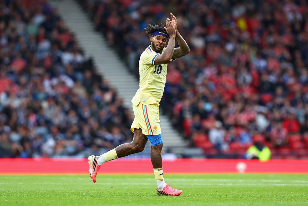 Leandro Bacuna artilheiro da seleção de Curaçao - Irmãos Bacuna