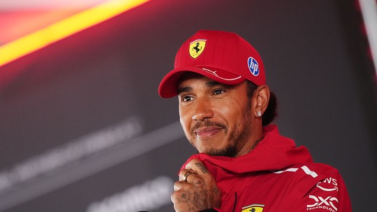 Hamilton quer virar a página na Ferrari e admite: "Houve muita pressão"