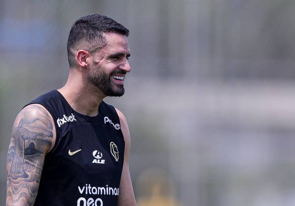 Renato Augusto segue plano de Mano, joga mais vezes e tem sequência inédita no ano