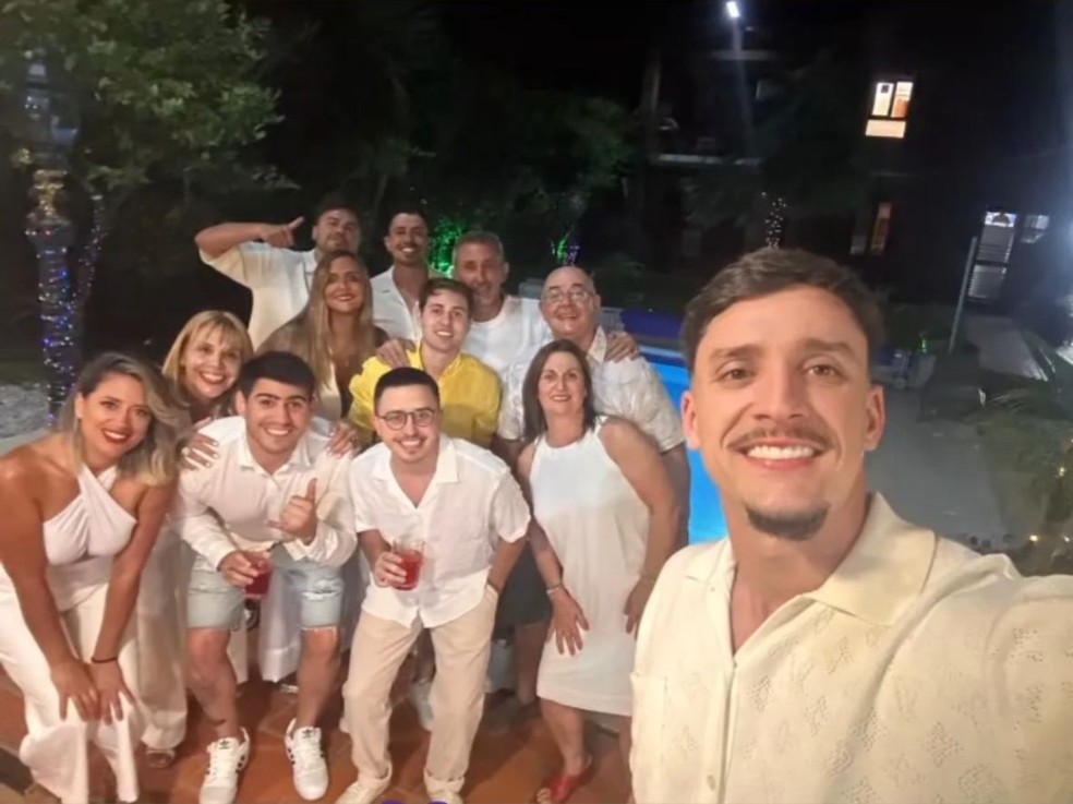Piquerez passou o Ano Novo ao lado de amigos e familiares no Uruguai — Foto: Reprodução/Instagram