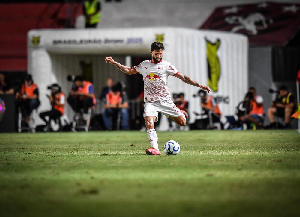 Atlético-MG negocia contratação de Juninho Capixaba junto ao RB Bragantino