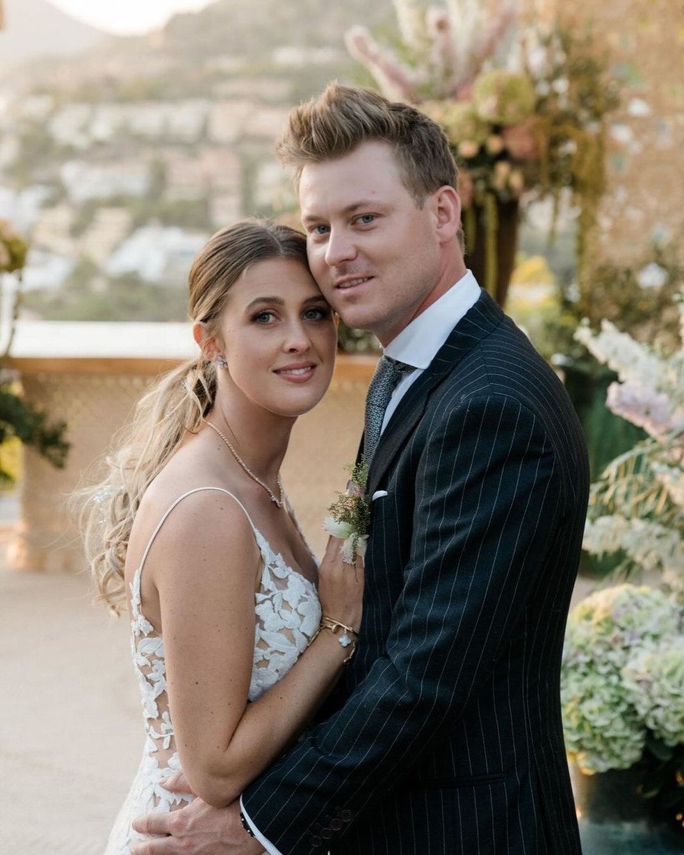 Gina-Maria Schumacher, filha de Michael Schumacher, e o marido Iain Bethke — Foto: Reprodução/Instagram