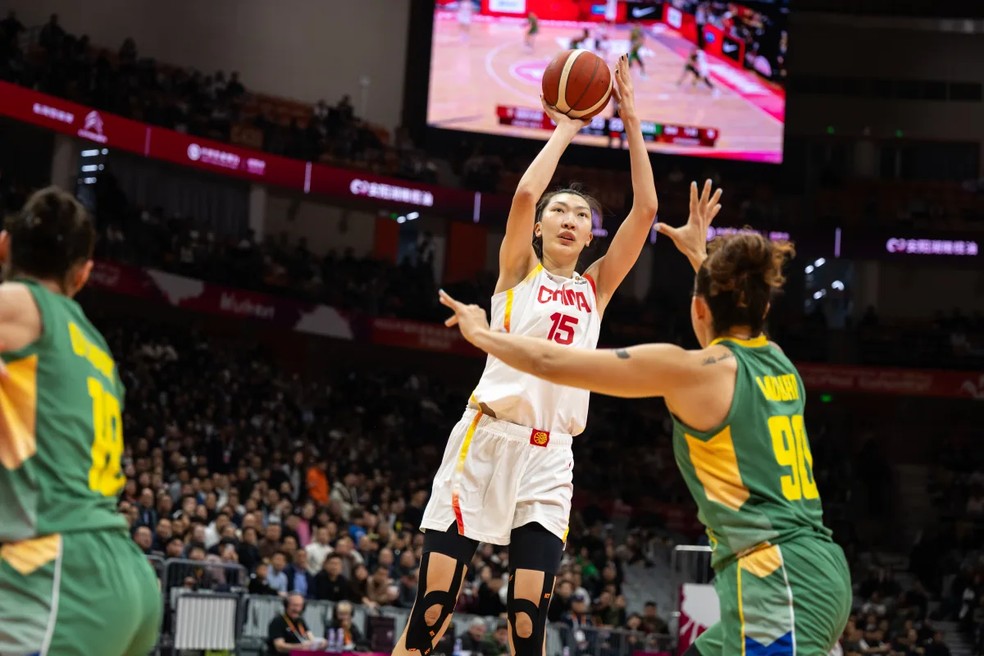 Han Xu foi a cestinha chinesa contra o Brasil, pelo Pré-Mundial feminino de basquete — Foto: Fiba