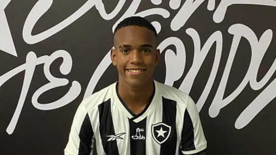 Botafogo não exerce opção de compra, e jogador que viralizou na Copinha deixa o clube