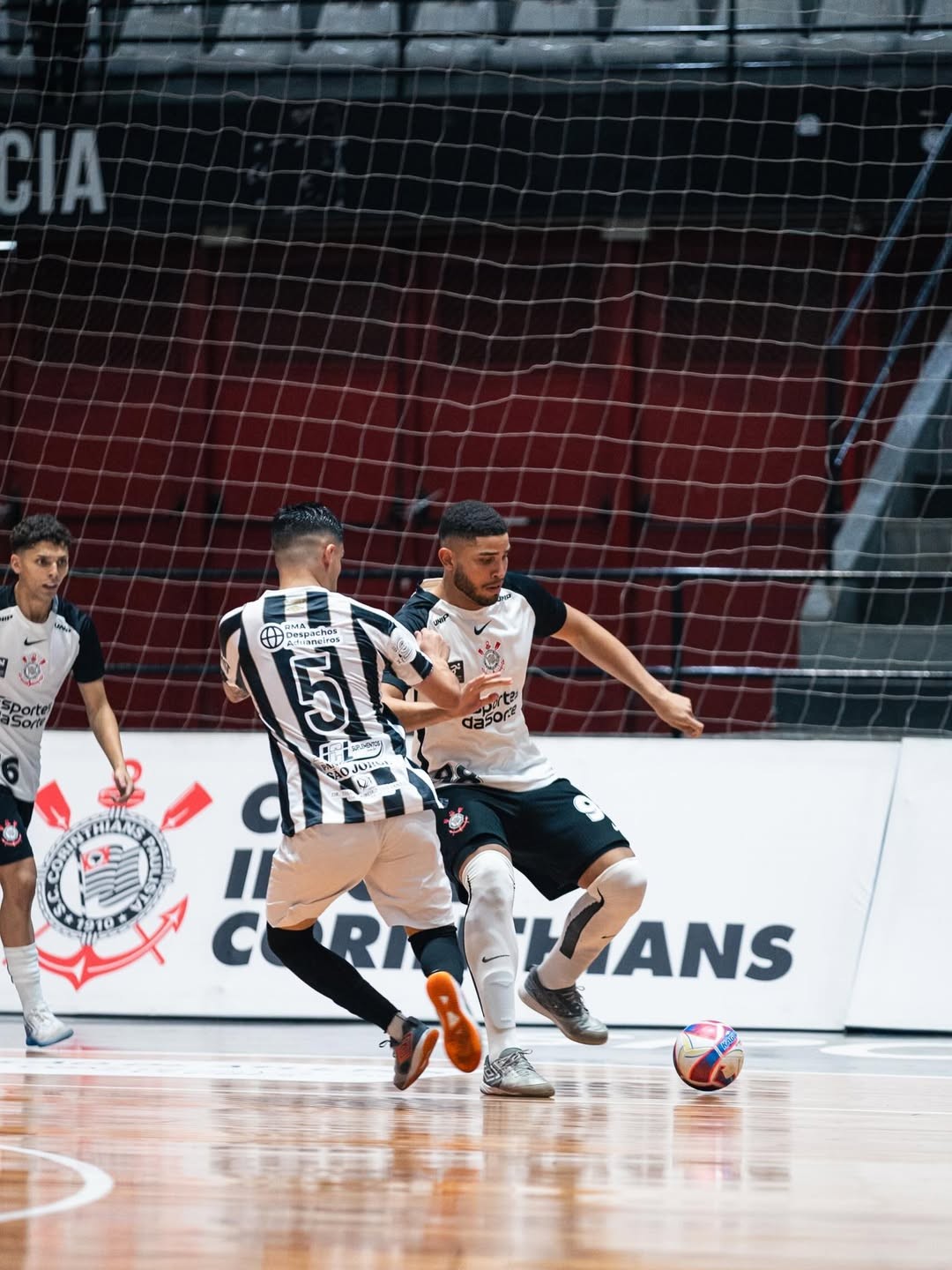 Corinthians goleia Santos pelo Paulista Sub-20 de futsal