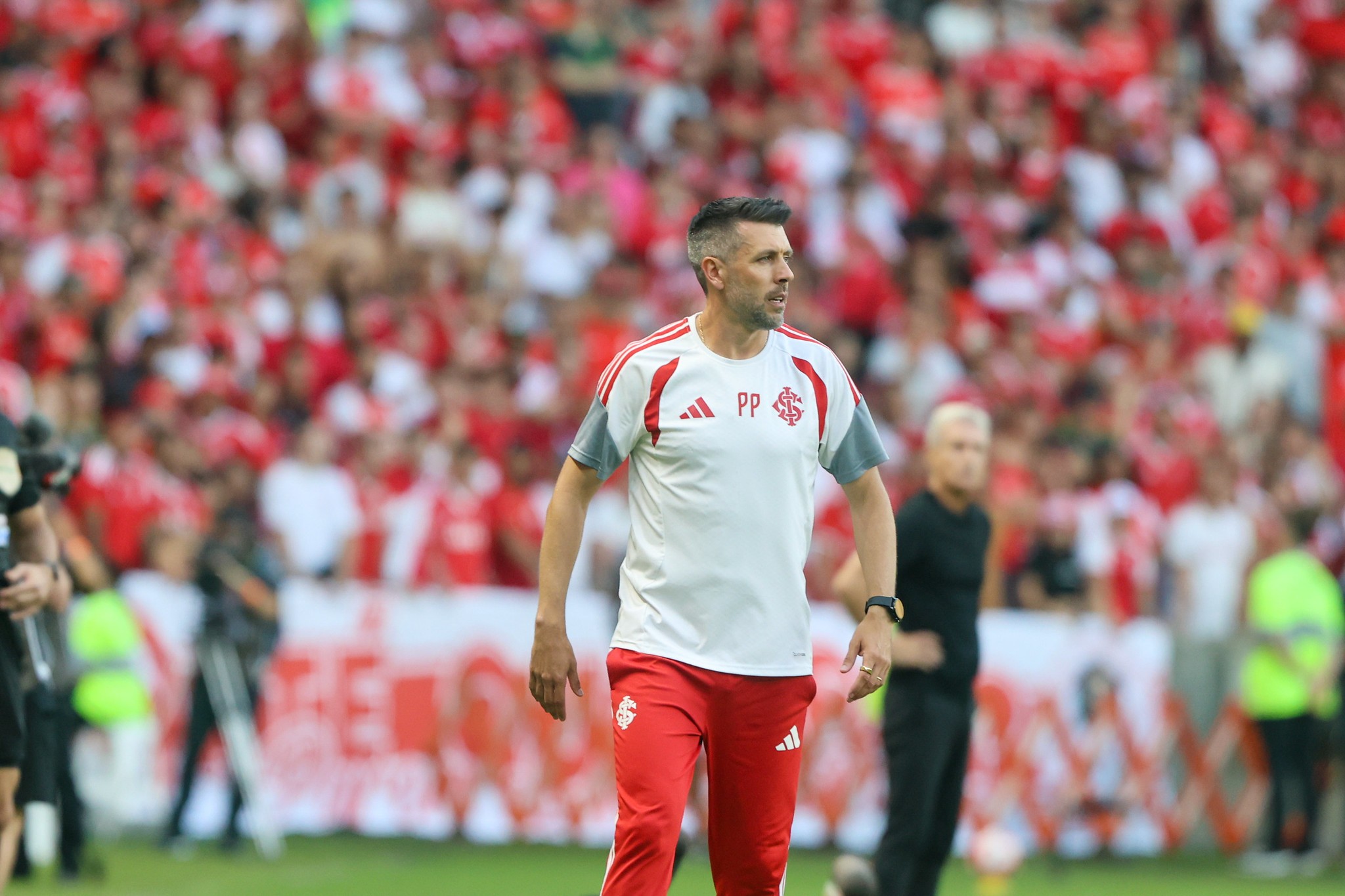 Os motivos para Pezzolano acreditar que o Inter é favorito no Gre-Nal | Ge