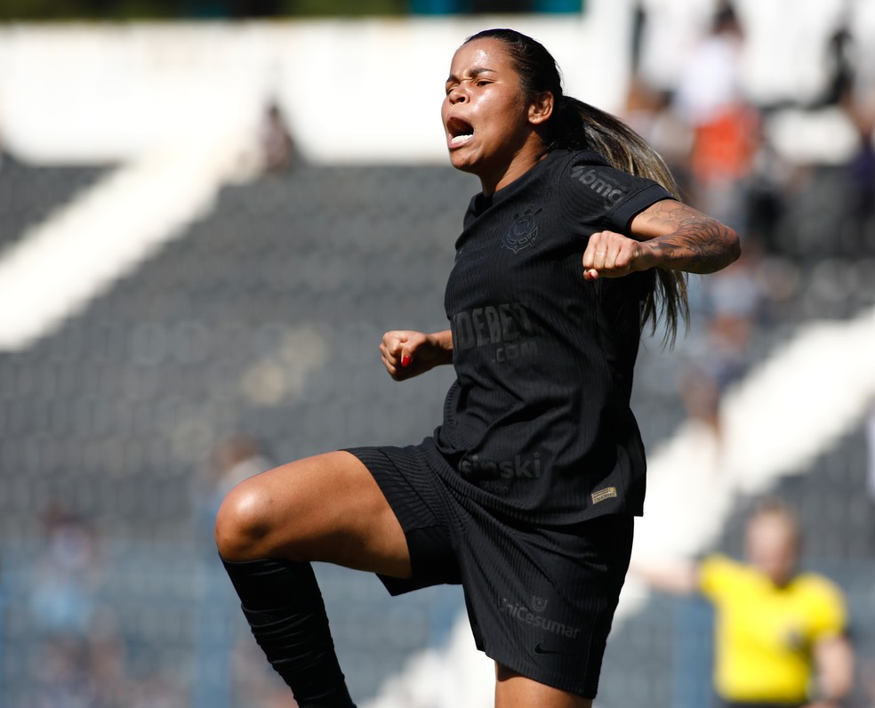 Vic Albuquerque comemora o gol do Corinthians contra o Real Brasília — Foto: Rodrigo Gazzanel / Agência Corinthians
