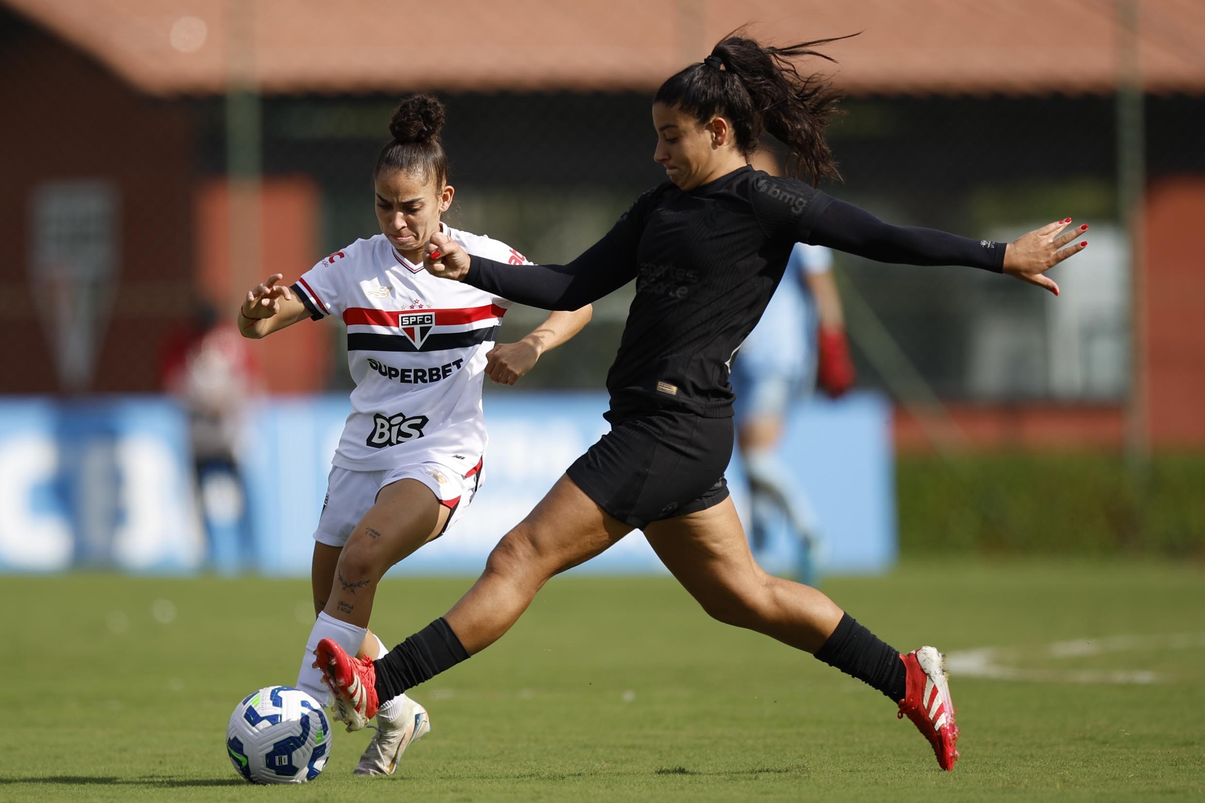 Análise técnica: momento desafiador do futebol feminino do Corinthians.
