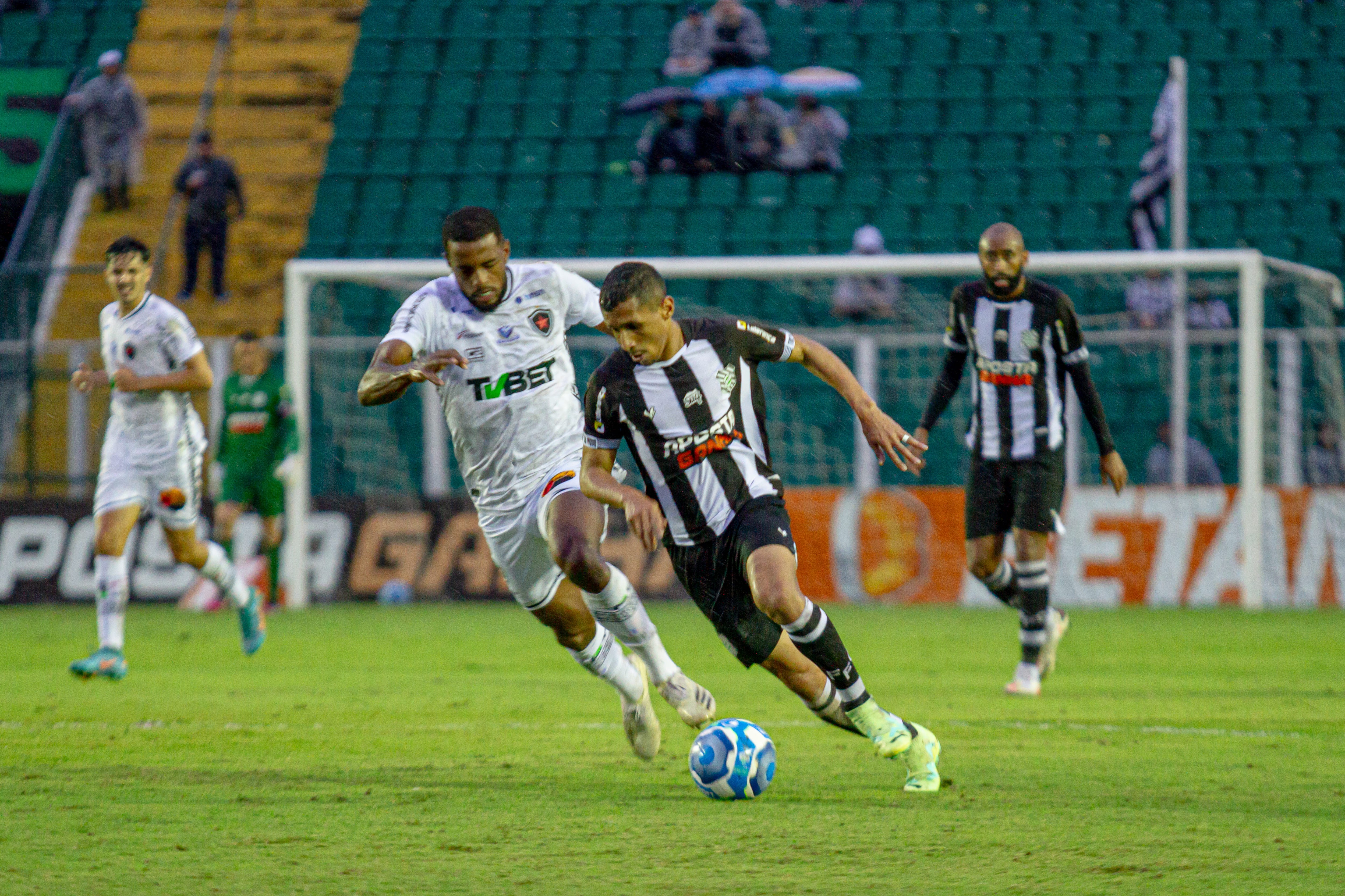 Botafogo-PB e Figueirense se enfrentam pela 4ª vez com retrospecto totalmente parelho