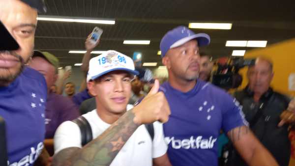 Cruzeiro: Lucas Romero chega a BH para assinar contrato e realizar exames