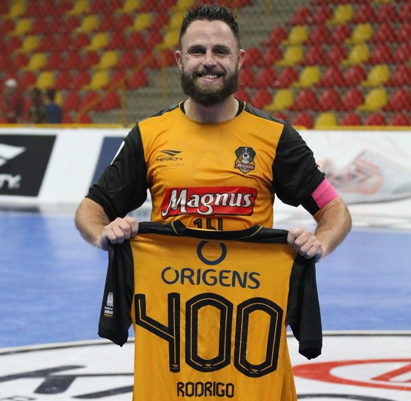 Indicado ao prêmio de melhor do mundo, Rodrigo pode coroar temporada  perfeita no Sorocaba, futsal