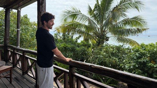No estilo BBB, Yago Dora curte conforto de quarto do líder antes de decisão em Fiji; veja fotos - Número um do ranking da WSL, brasileiro teve o direito de ficar com a melhor acomodação do único resort da ilha