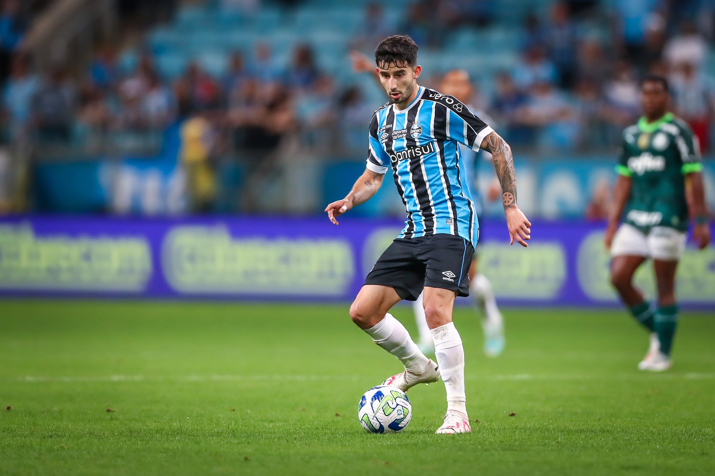 Empresário de Villasanti dá prazo para resolver situação no Grêmio e indica saída no meio de 2024