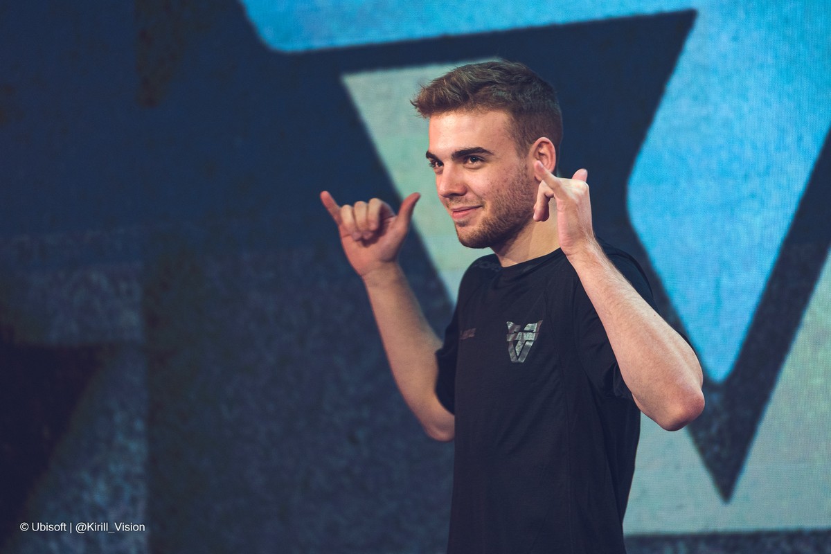 R6: Alem4o disputa prêmio de Jogada do Mês no Esports Awards | rainbow ...