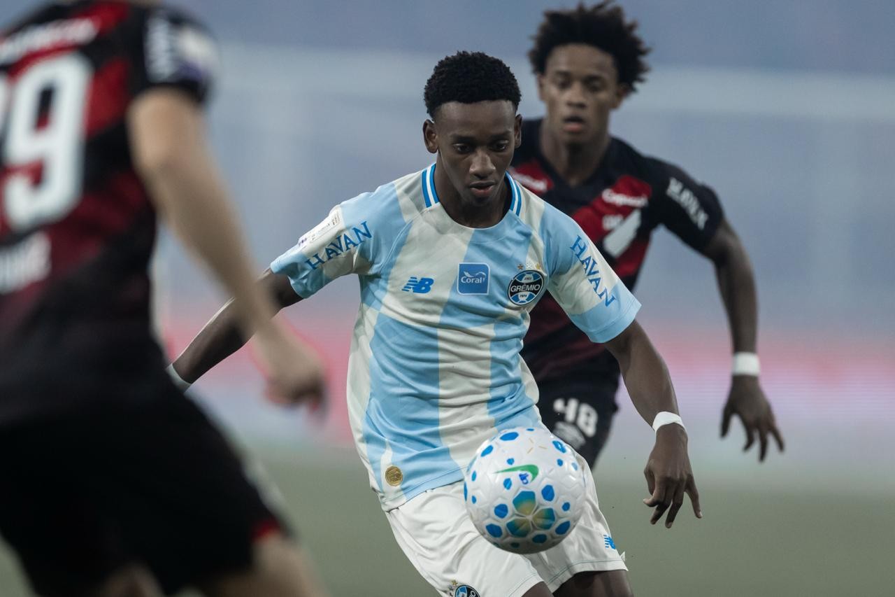 Joia do Grêmio volta ser alvo do Shakhtar e entra na mira de espanhóis | Ge