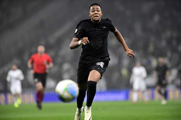 Wesley mantém desempenho oscilante, porém recebe elogios por recuperação no Corinthians.