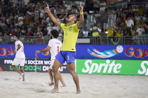 Brasil vira sobre o Irã e vai à final da Copa do Mundo de Futebol de Areia, futebol de areia