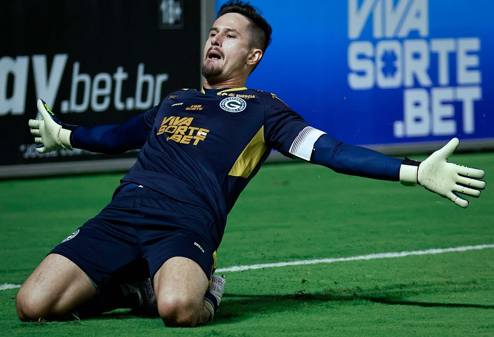 Tadeu - goleiro do Goiás — Foto: Rosiron Rodrigues/Goiás E.C.