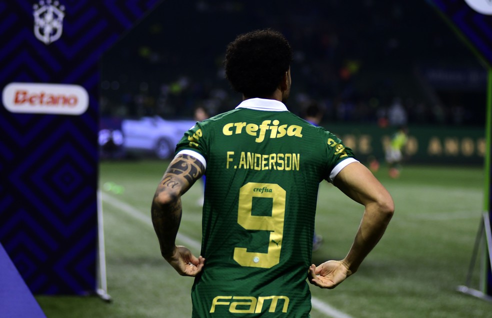 Felipe Anderson apresentado  torcida do Palmeiras  Foto: Marcos Ribolli
