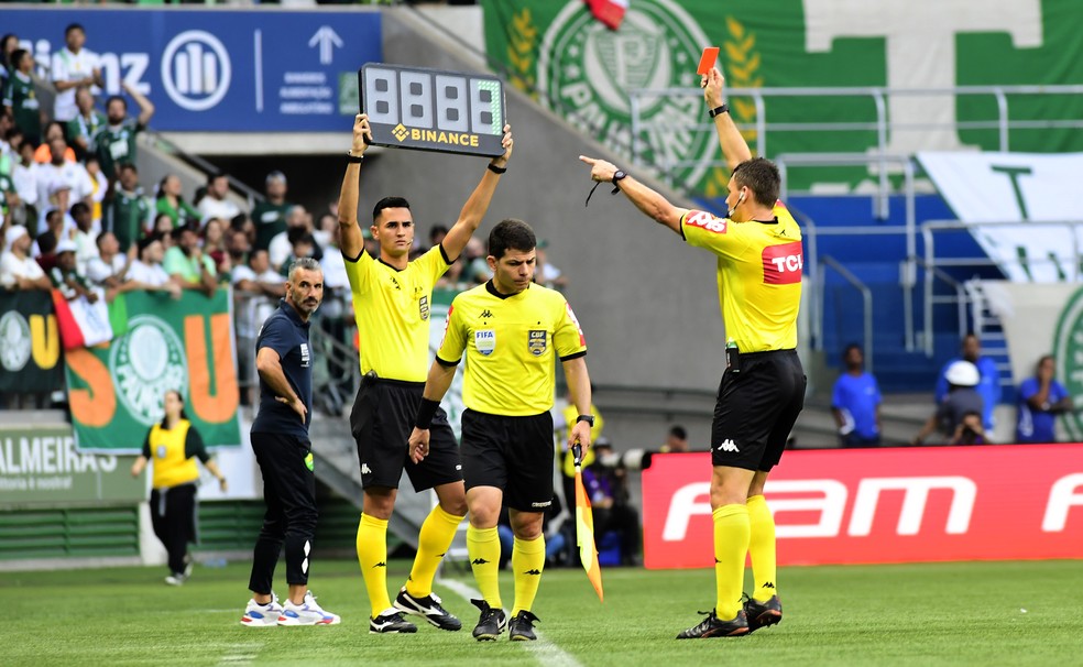 Expulsão de Abel Ferreira em Palmeiras x Cuiabá — Foto: Marcos Ribolli