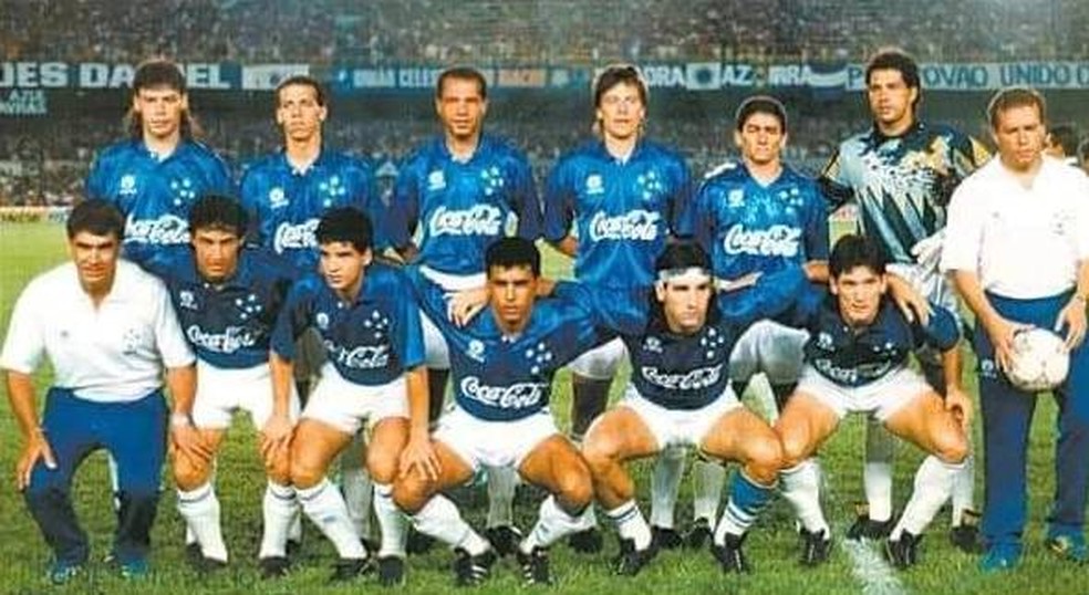 Célio Lúcio (segundo em pé) fez parte de grandes times do Cruzeiro — Foto: Reprodução/Instagram