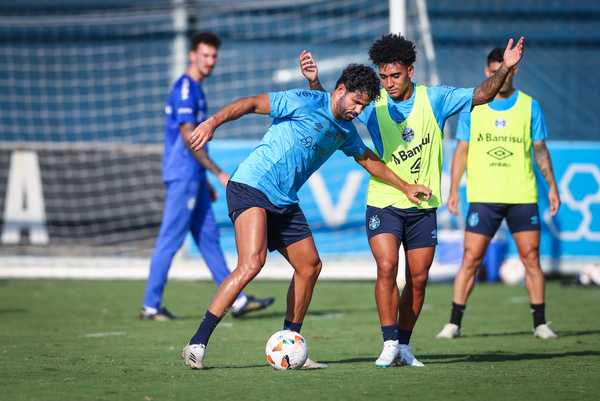 Diego Costa e seis jogadores do Grêmio estão livres para pré-contrato no futebol.