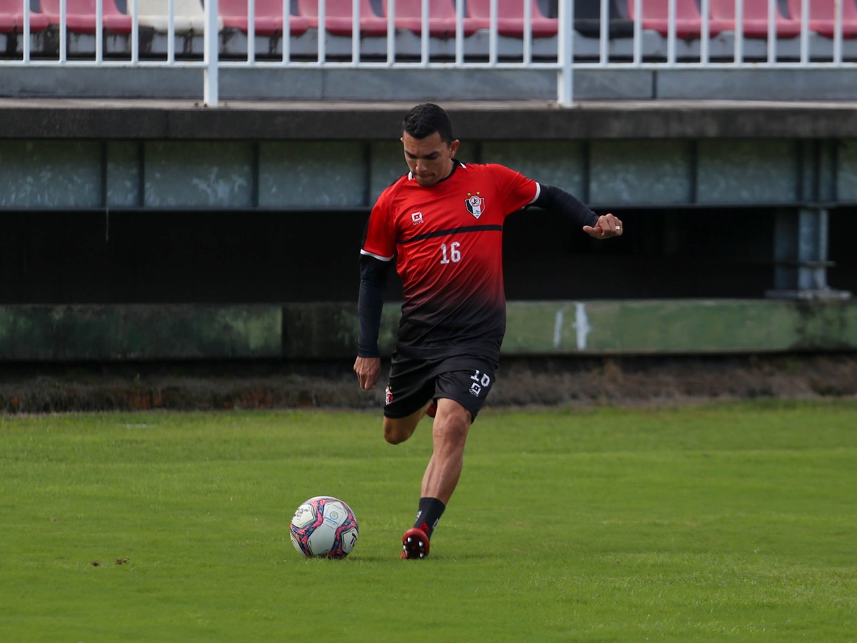 Santa Cruz anuncia lateraldireito Édson Ratinho, como a 19ª