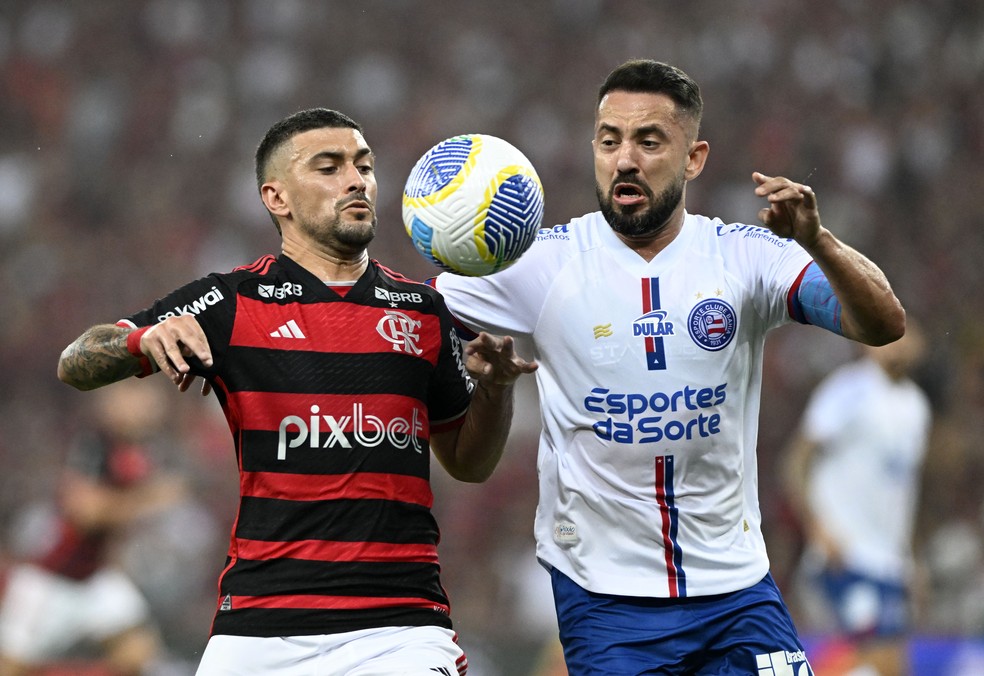Arrascaeta e Everton Ribeiro em Flamengo x Bahia — Foto: André Durão / ge