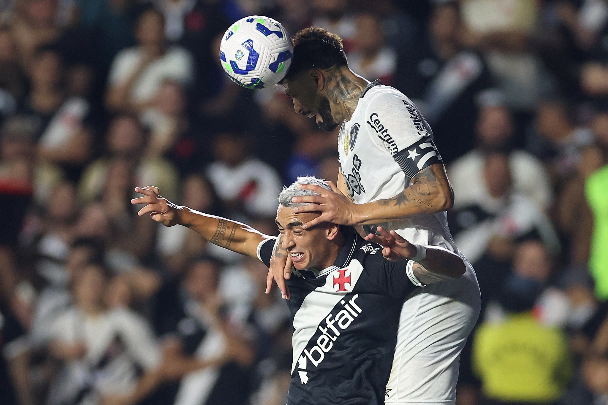 Problema crônico? Bola aérea representa metade dos gols sofridos pelo Botafogo em 2025
