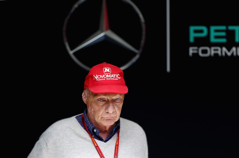 F1: Mercedes faz homenagem a Lauda com nome de rua em sua sede