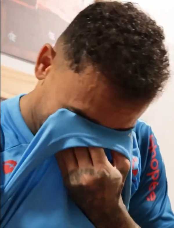 Danilo emociona-se ao receber mensagem do pai sobre vestir camisa do Flamengo
