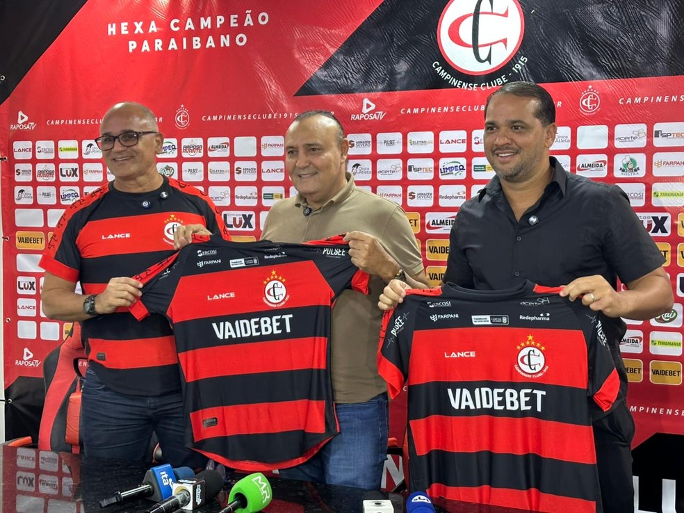 Campinense apresenta Dico Woolley e Oliveira Canindé para Copa Paraíba — Foto: Gabriel Cirne / TV Paraíba