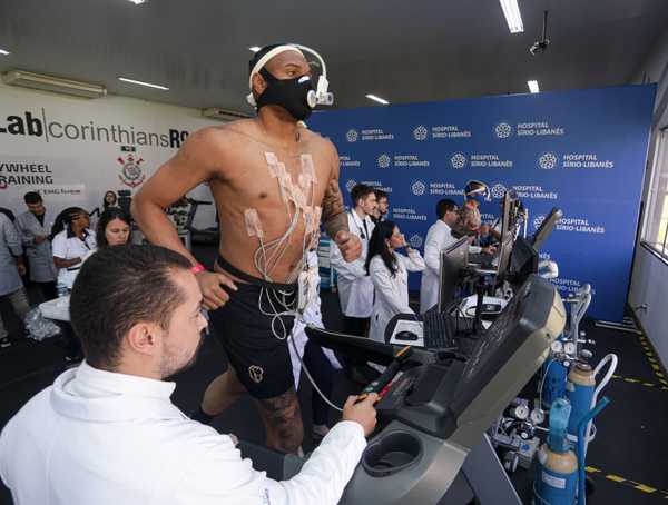 Elenco do Corinthians passa por bateria de exames; veja imagens