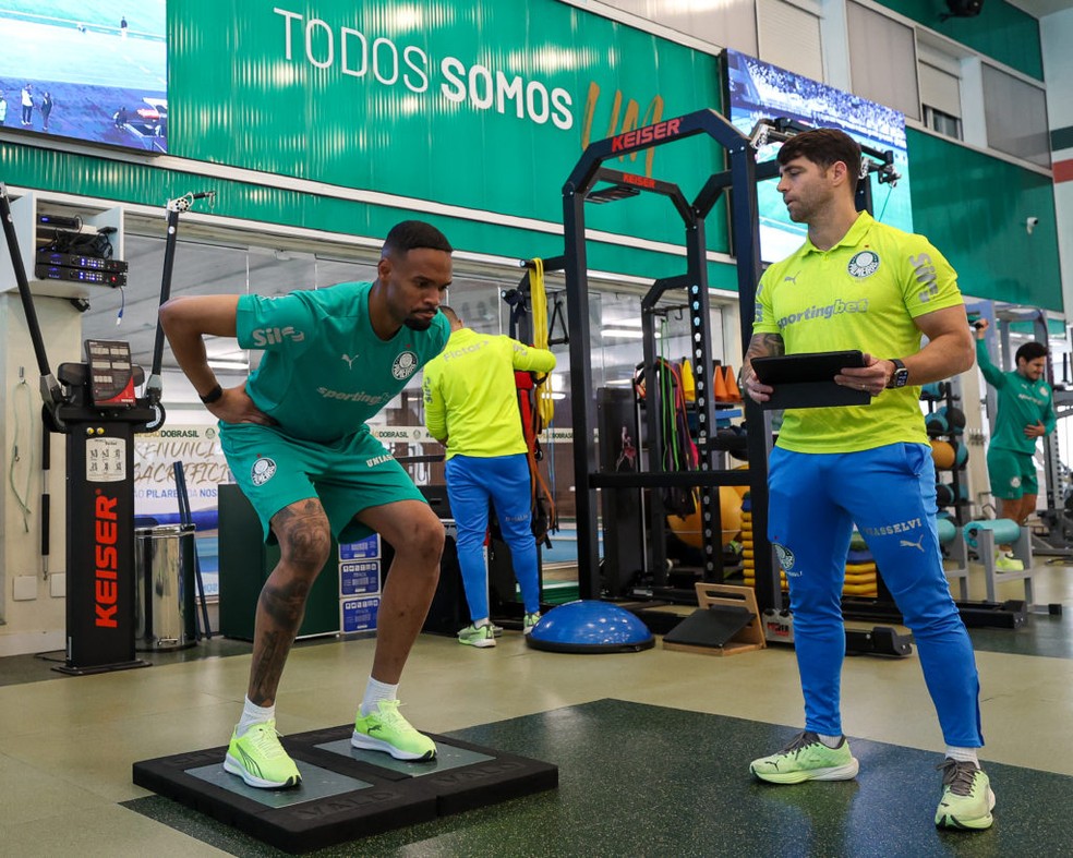 Carlos Miguel realiza primeiro treino na Academia de Futebol do Palmeiras — Foto: Fabio Menotti