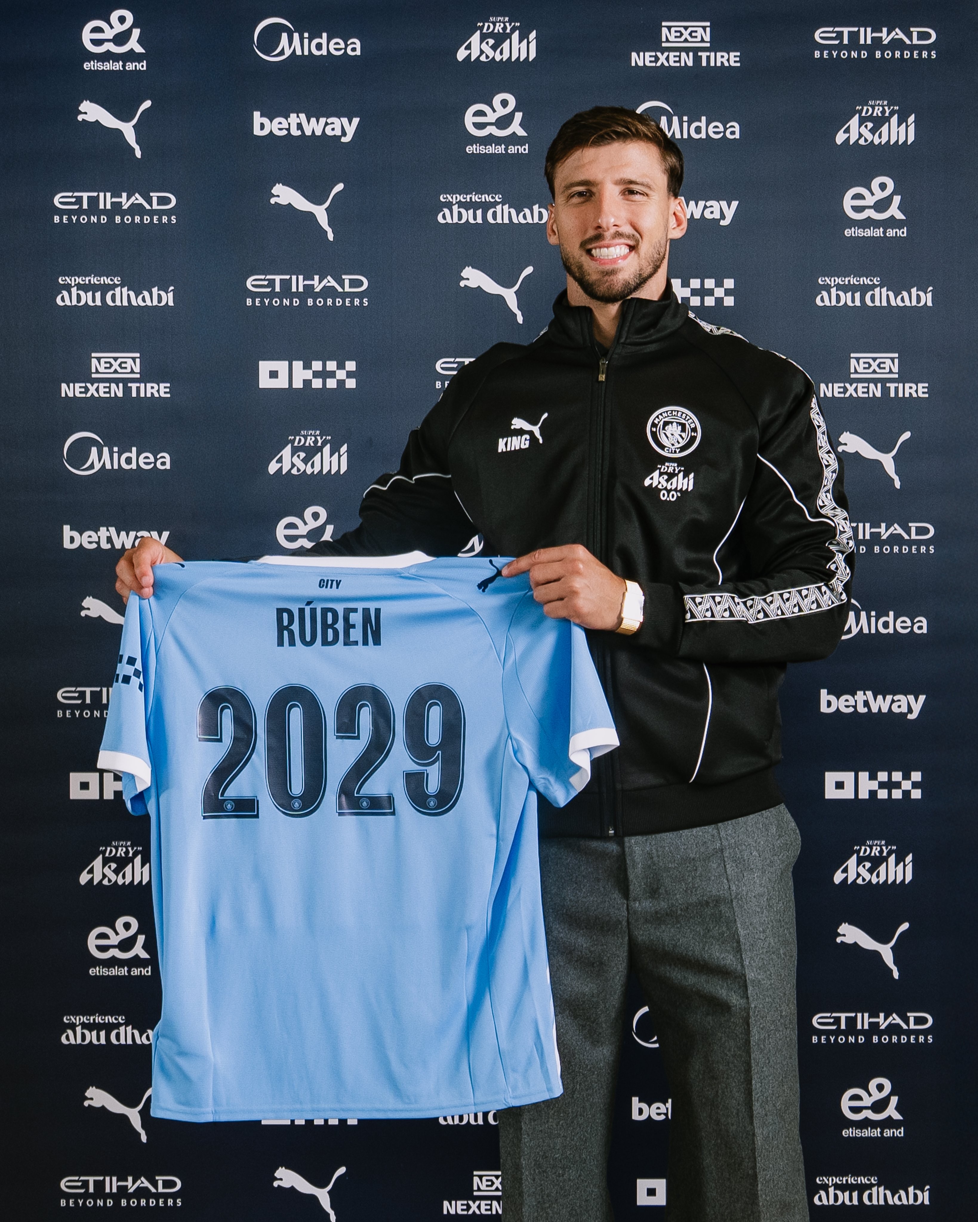 Manchester City renova contrato com zagueiro Rúben Dias, que pode