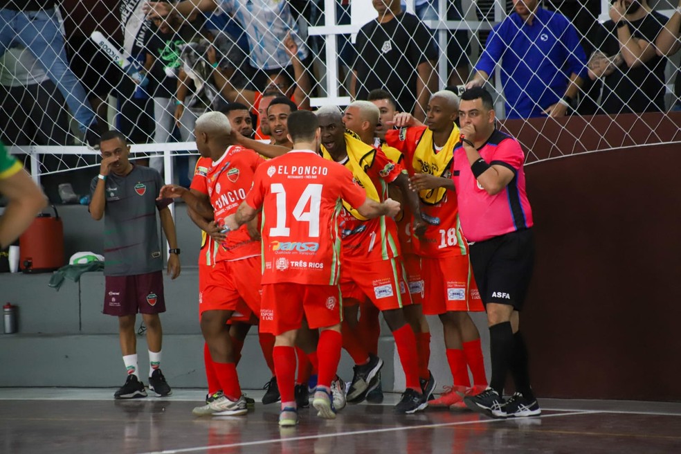 Dérbinho: Rio Claro FC levou a melhor no Sub-14 e deu empate no Sub-12 em  jogos disputados no Benitão - Diário do Rio Claro