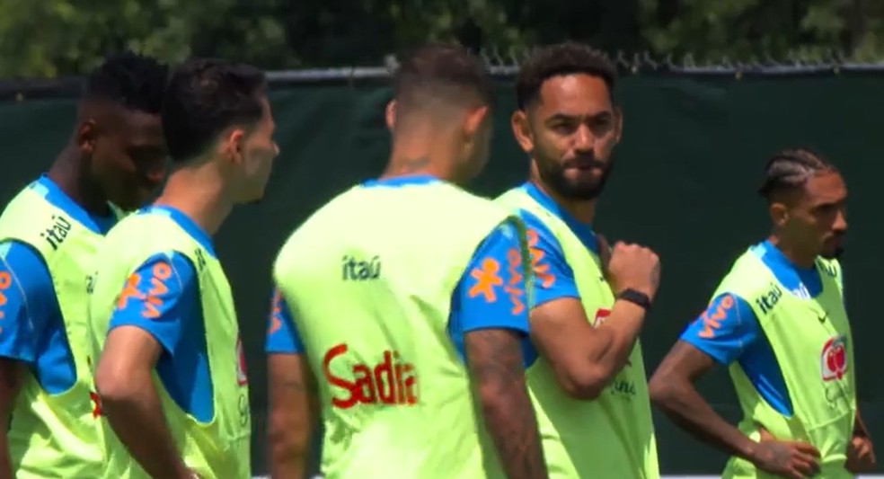 Luiz Henrique e companheiros em treino selecao brasileira