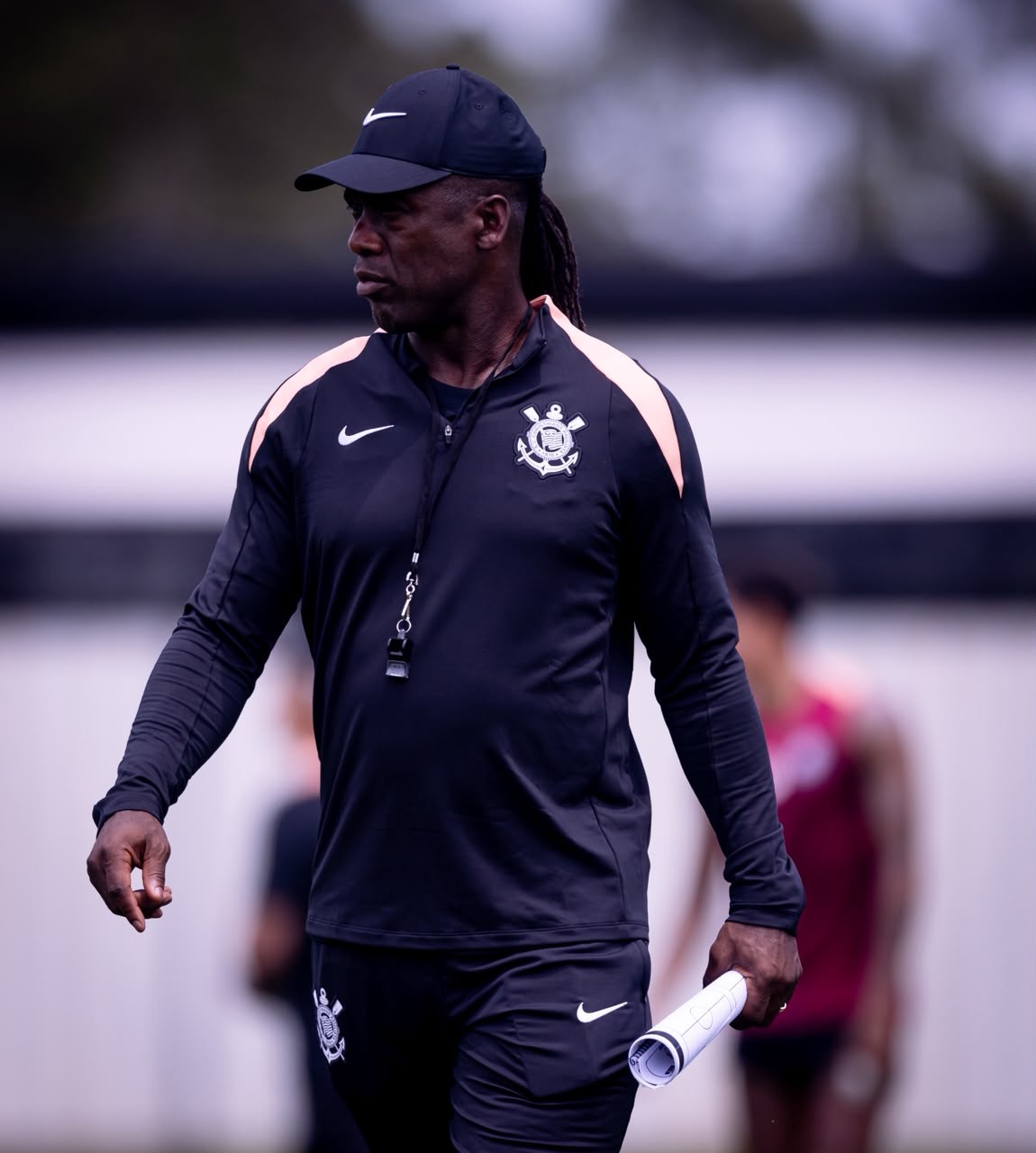 Estreia adiada: Seedorf fica fora do banco do Corinthians contra o Vitória