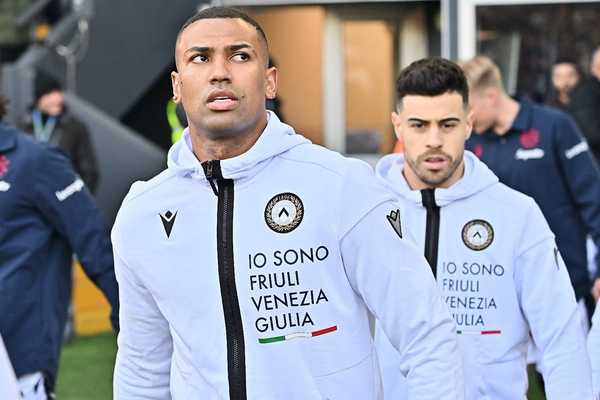 Walace realiza exames e assina contrato com o Cruzeiro em BH.