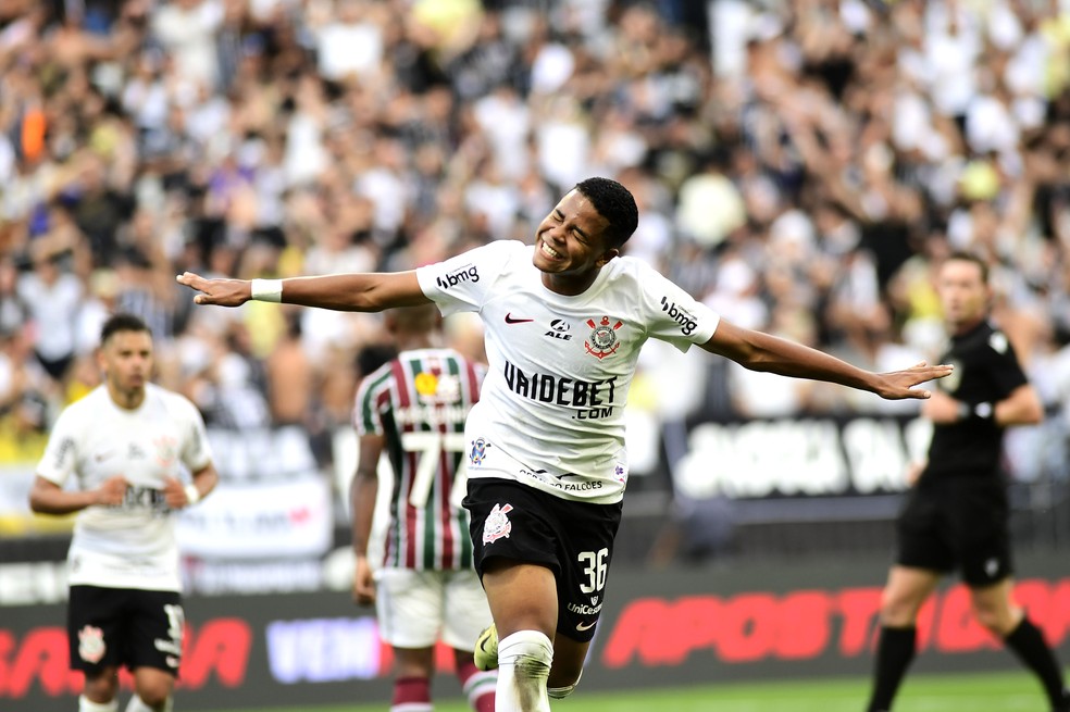 Wesley comemora gol do Corinthians contra o Fluminense