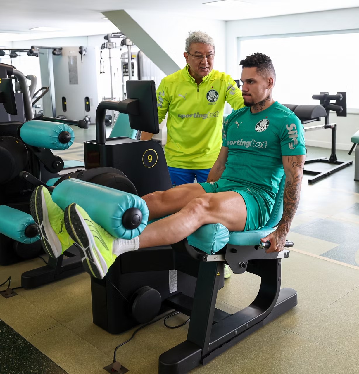 Paulinho relata dificuldade após cirurgia, mas se anima com volta no Palmeiras: “Evoluindo”
