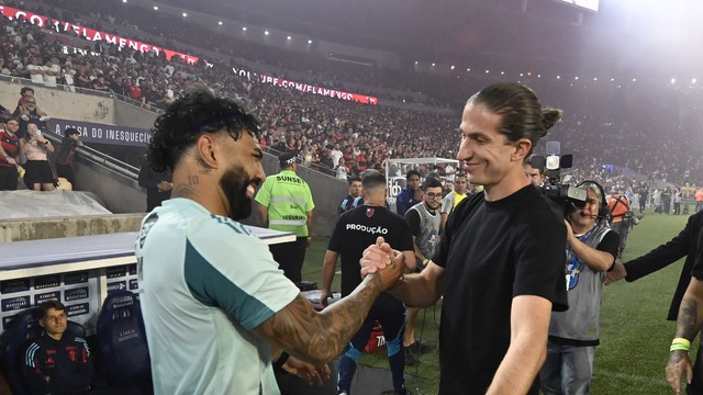 Gabigol cumprimenta Filipe Luís antes de Flamengo x Cruzeiro; Brasileirão 2025