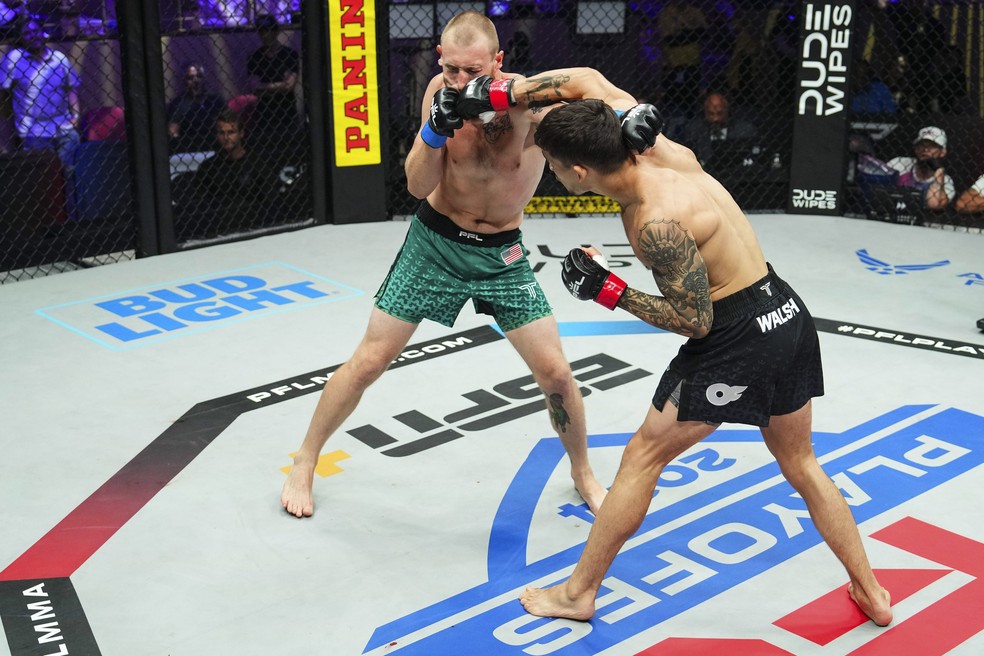 Biaggio Ali Walsh venceu Brian Stapleton por nocaute técnico aos 55s do R1 — Foto: PFL