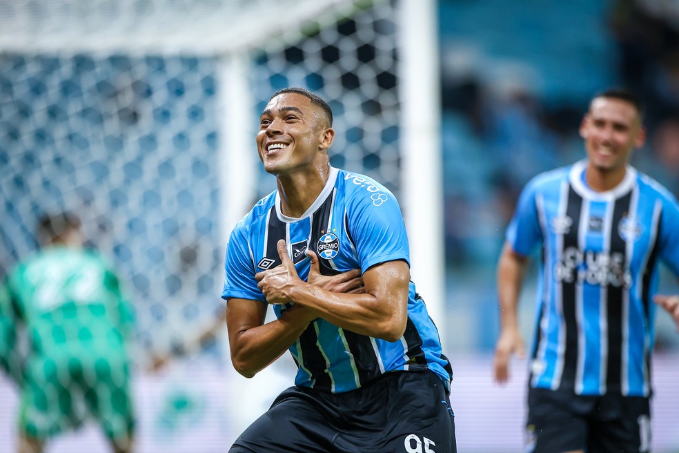 Imagem ilustrativa sobre Grêmio renova Carlos Vinícius até 2029; Inter paga mais ao Sanabria