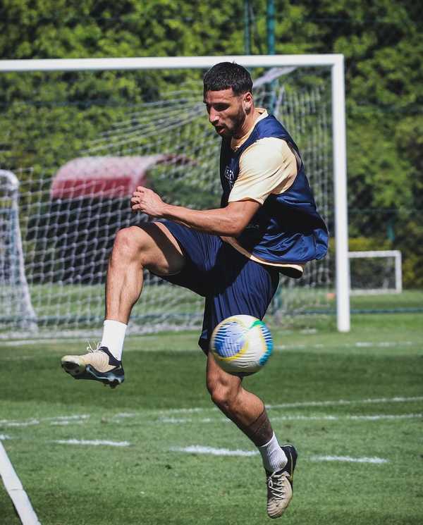 são paulo se prepara para enfrentar o botafogo com laterais de volta.