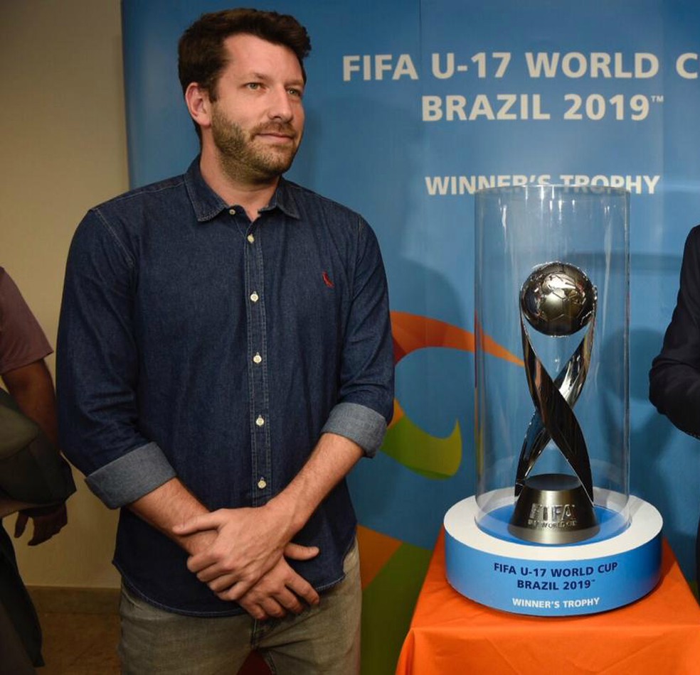 Troféu da Copa do Mundo Sub-17 é apresentado em Cariacica e Fifa aprova  Kleber Andrade, futebol