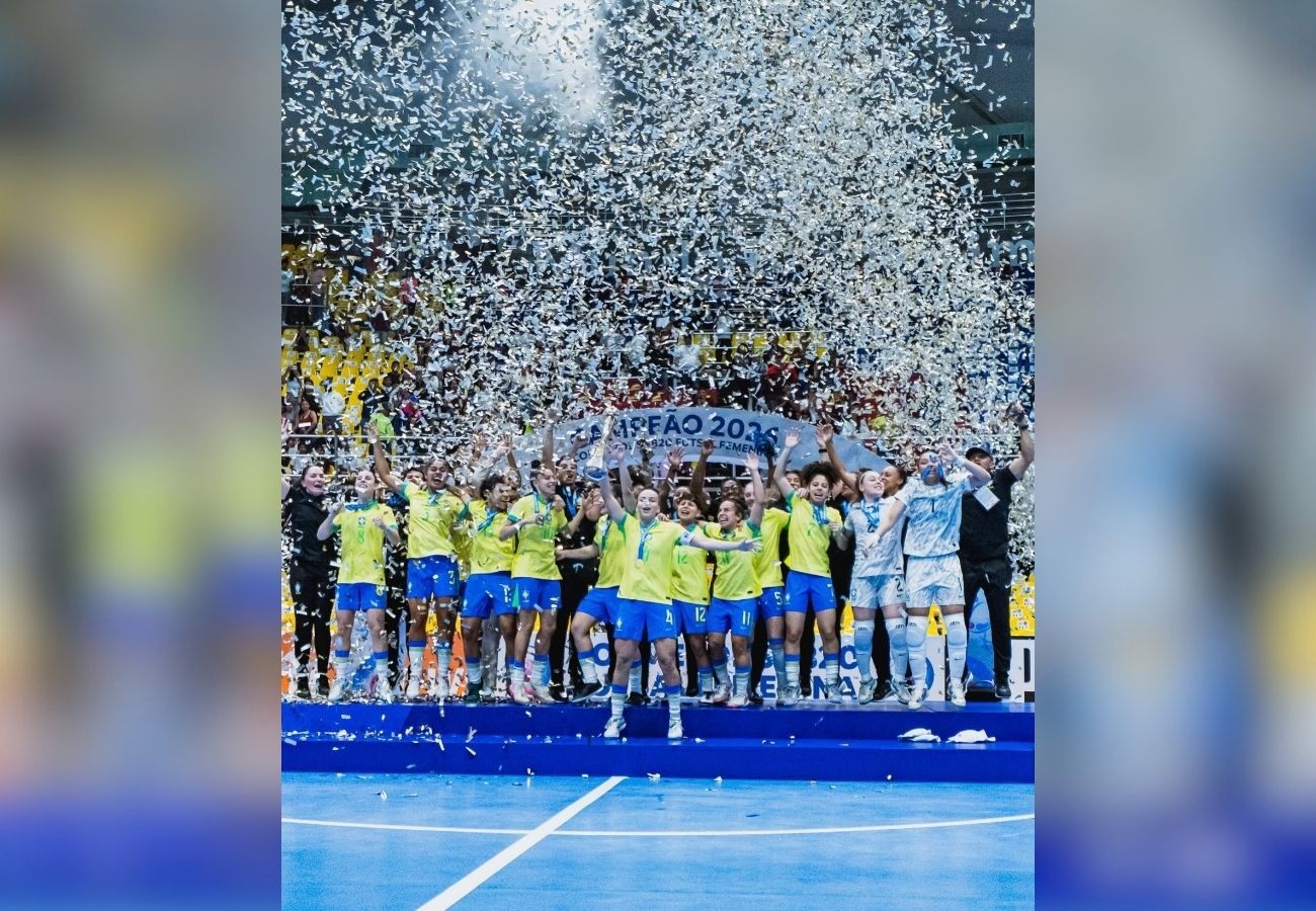 Capitã da Seleção de Futsal Sub-20 dedica título a ex-treinador do TO: 'Faz parte disso'